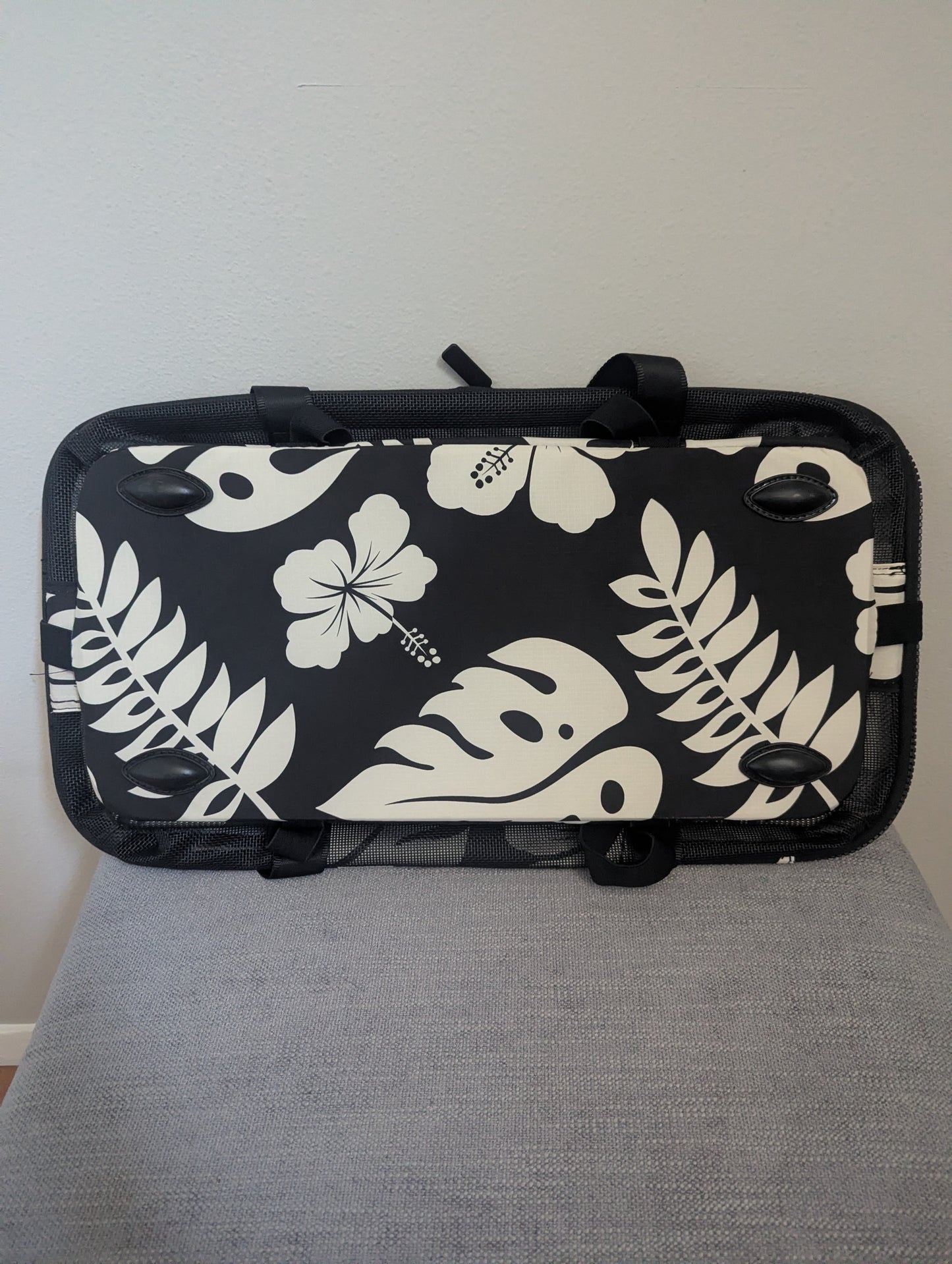 Aloha x CleverMade Collapsible Black Beach Tote – Oversized Water-Resistant Summer Bag